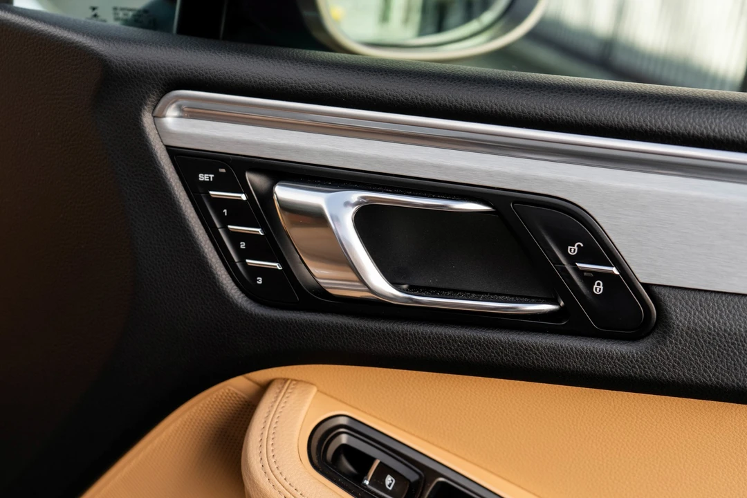 2017 Porsche Macan S - Image 25 of 31