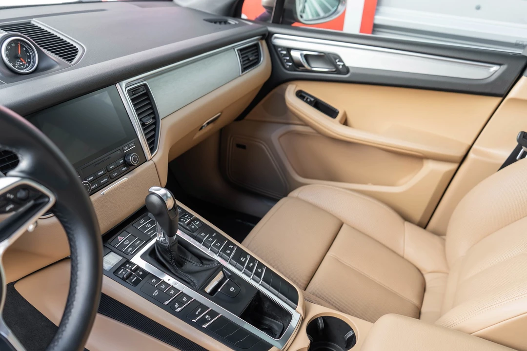 2017 Porsche Macan S - Image 14 of 31