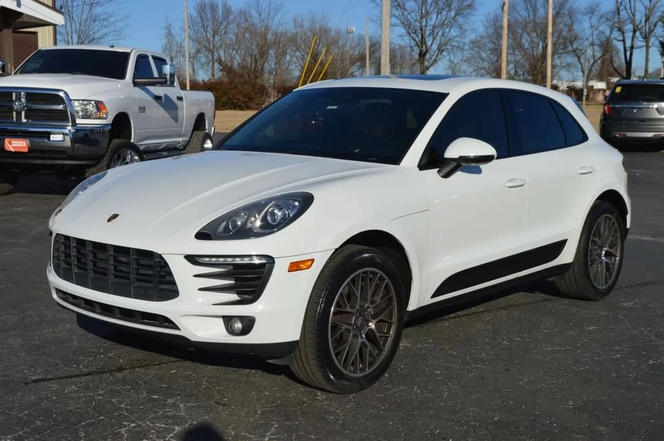 2017 Porsche Macan - Image 2 of 20