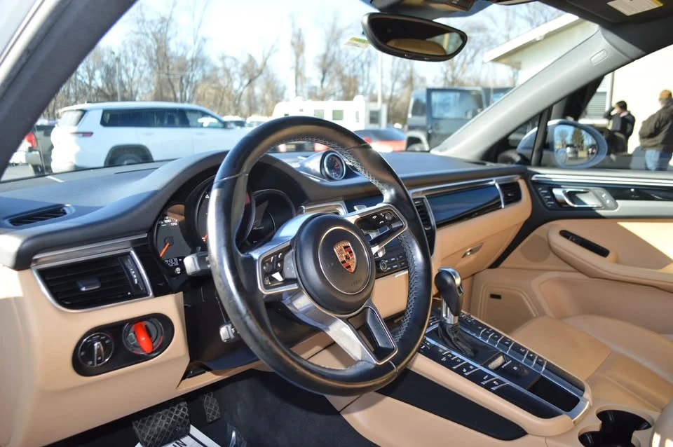 2017 Porsche Macan - Image 11 of 20