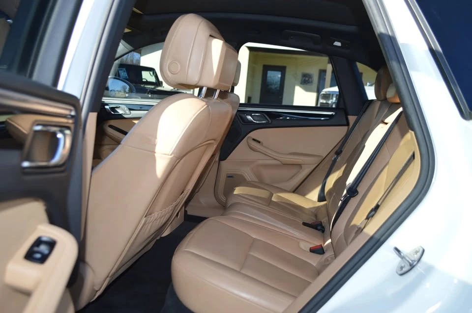 2017 Porsche Macan - Image 15 of 20