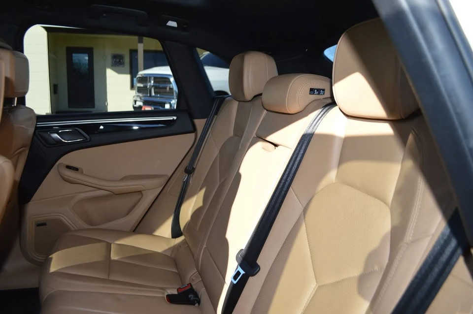 2017 Porsche Macan - Image 17 of 20