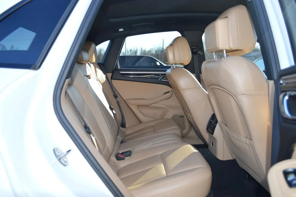 2017 Porsche Macan - Image 18 of 20