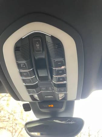 2017 Porsche Macan - Image 19 of 21