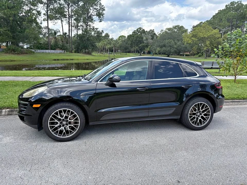 2017 Porsche Macan - Image 1 of 10