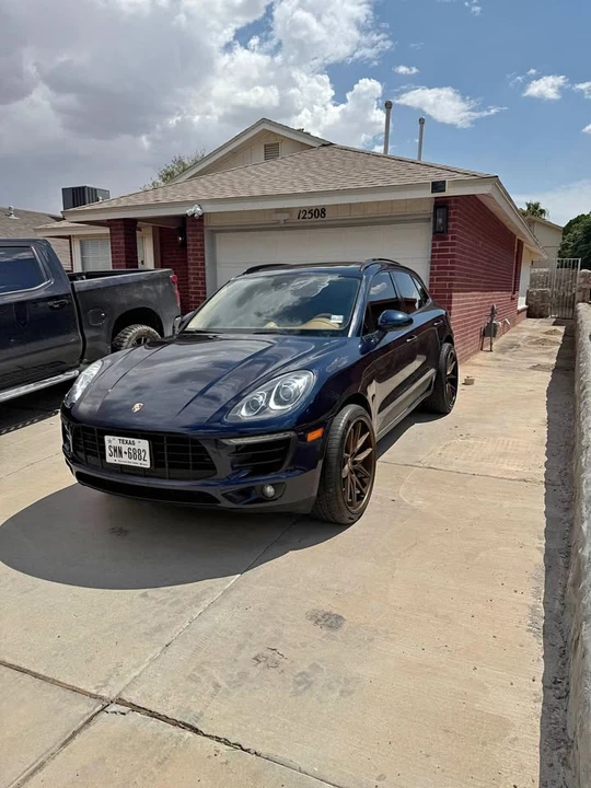 2017 Porsche Macan - Image 1 of 8