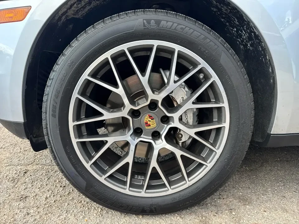 2017 Porsche Macan - Image 14 of 18