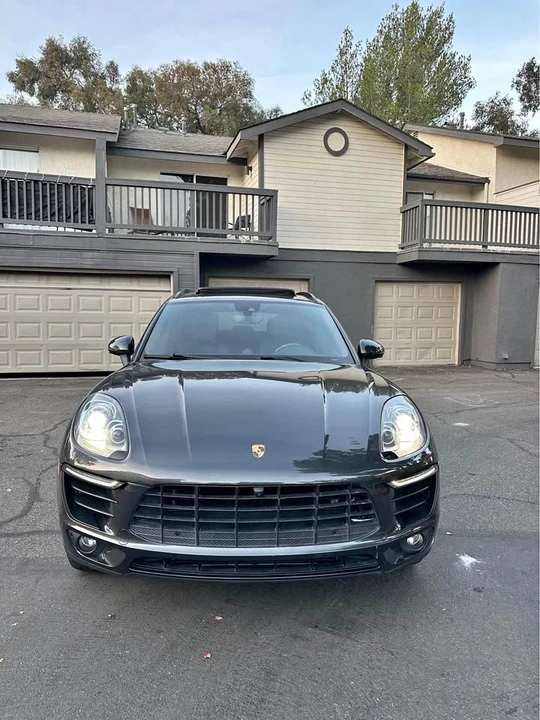 2017 Porsche Macan - Image 1 of 16