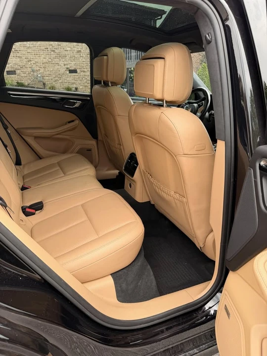 2017 Porsche Macan Turbo - Image 12 of 20