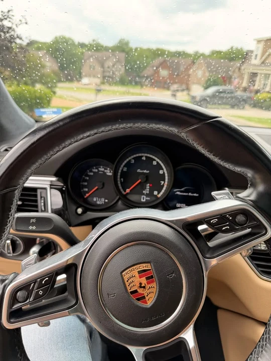 2017 Porsche Macan Turbo - Image 17 of 20