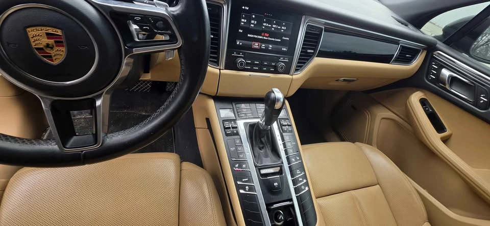 2017 Porsche Macan - Image 9 of 13