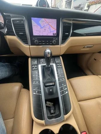 2017 Porsche Macan - Image 14 of 21