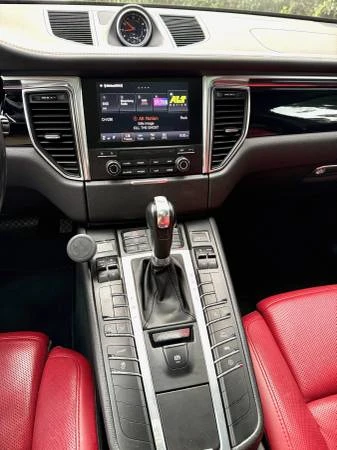 2017 Porsche Macan - Image 16 of 19