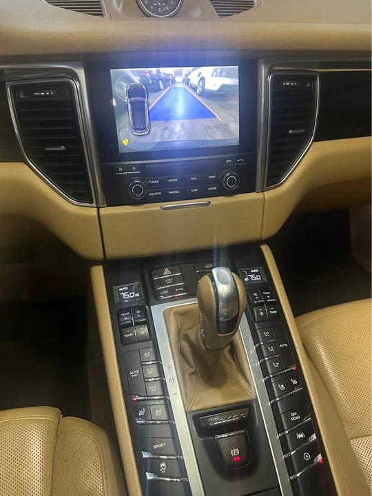 2017 Porsche Macan - Image 11 of 14