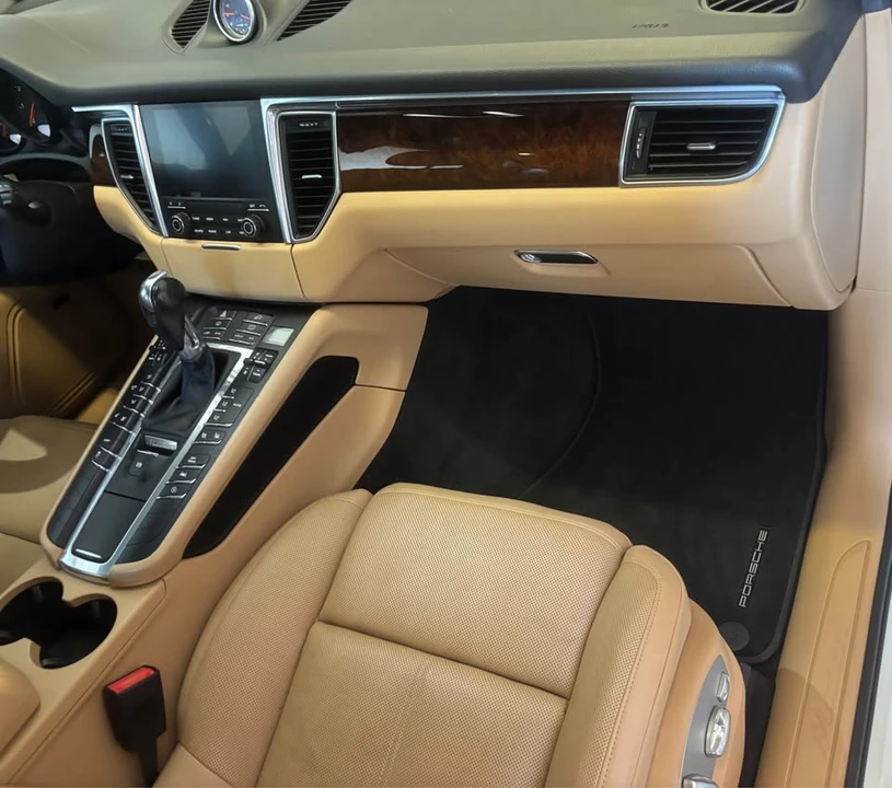 2017 Porsche Macan - Image 9 of 14