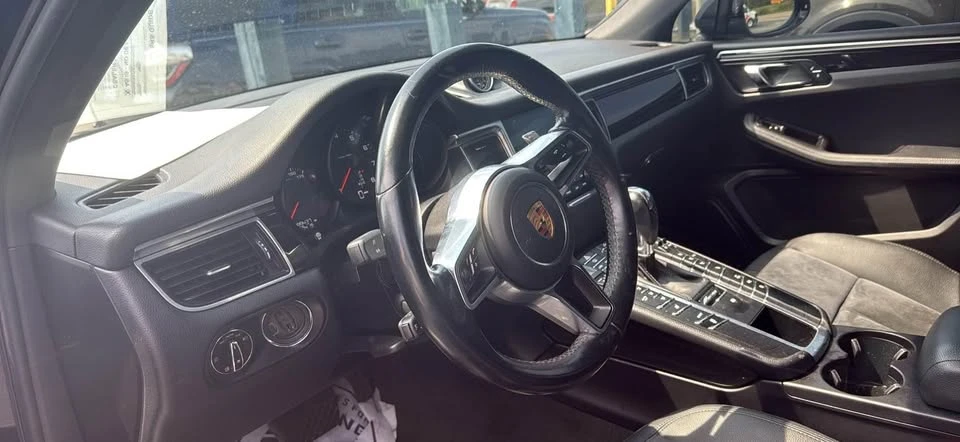 2017 Porsche Macan - Image 8 of 8