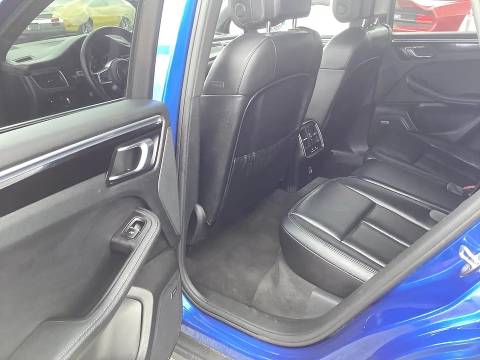 2017 Porsche Macan - Image 6 of 8
