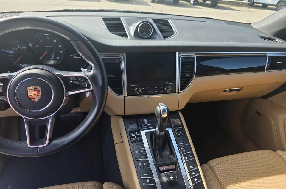 2017 Porsche Macan - Image 6 of 10
