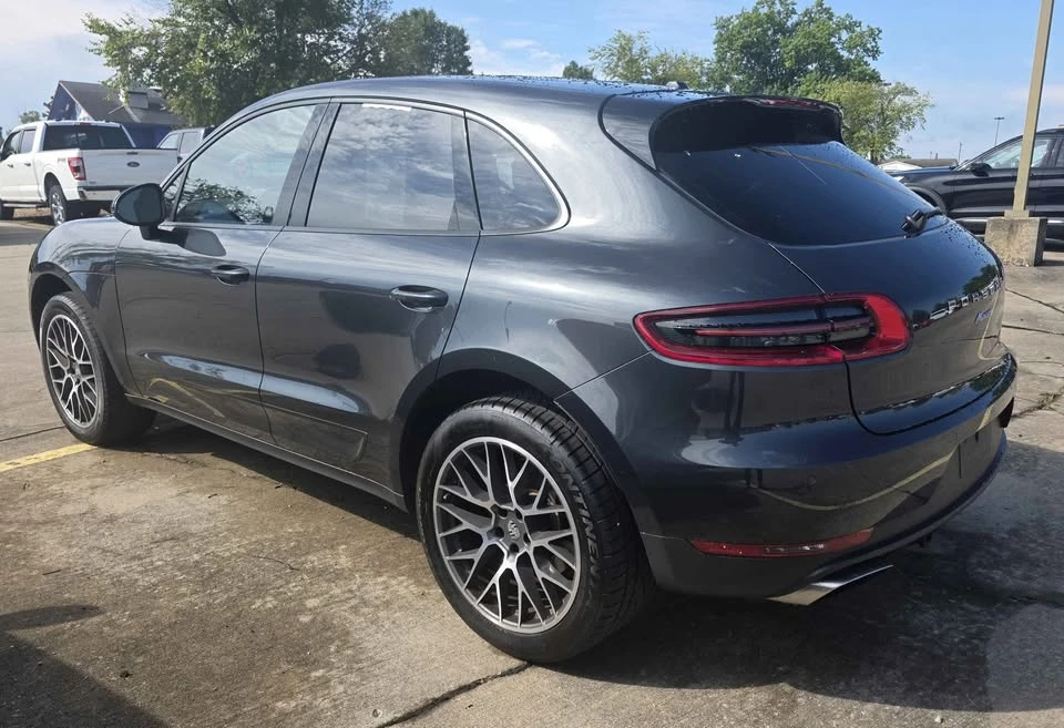 2017 Porsche Macan - Image 4 of 10
