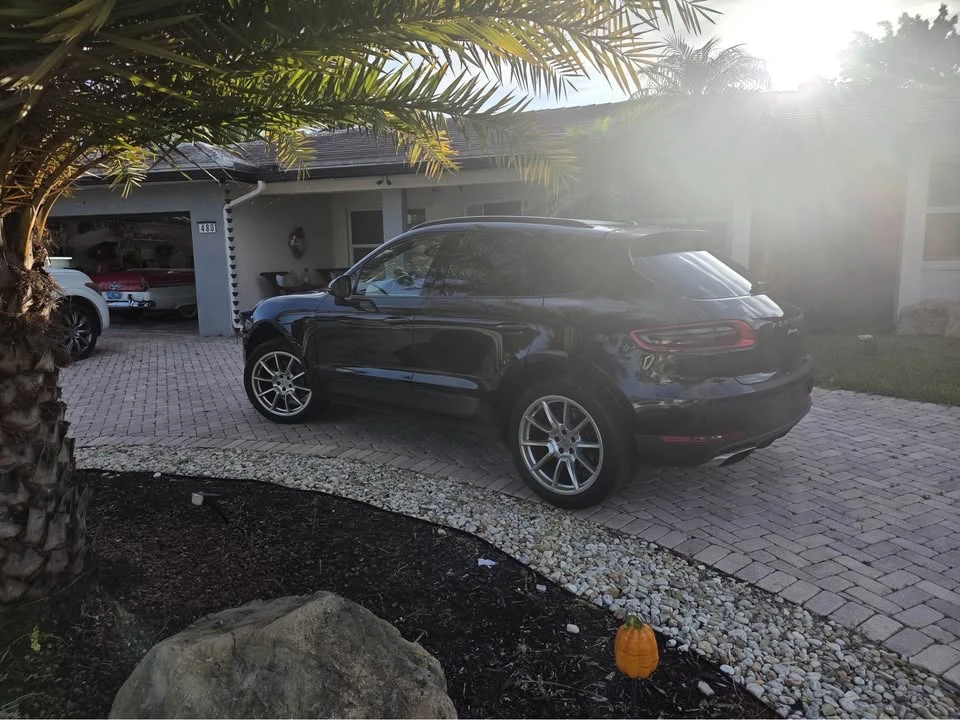 2017 Porsche Macan - Image 9 of 12