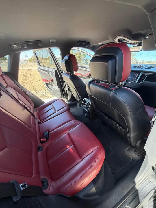 2017 Porsche Macan - Image 10 of 15