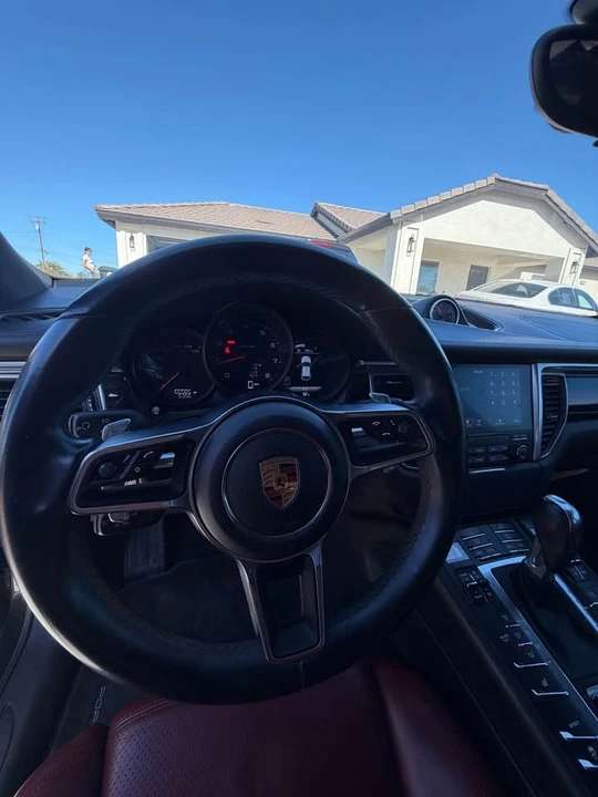 2017 Porsche Macan - Image 15 of 15