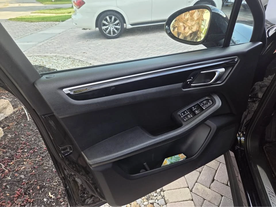 2017 Porsche Macan - Image 11 of 12