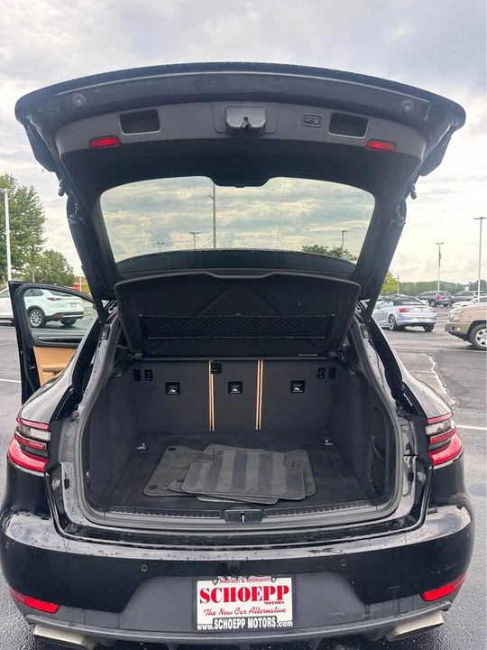 2017 Porsche Macan - Image 9 of 10