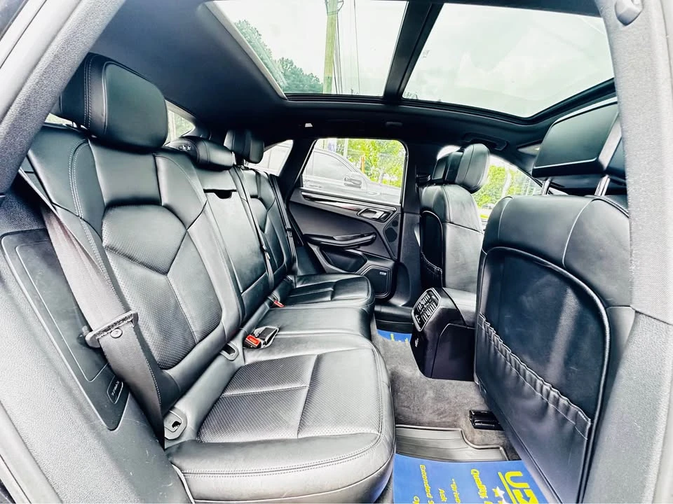 2017 Porsche Macan - Image 10 of 20