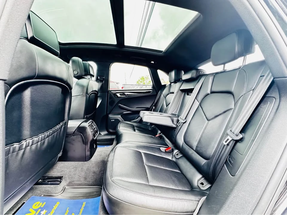 2017 Porsche Macan - Image 12 of 20