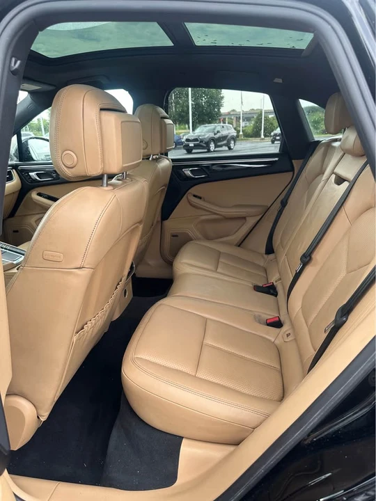 2017 Porsche Macan - Image 8 of 10