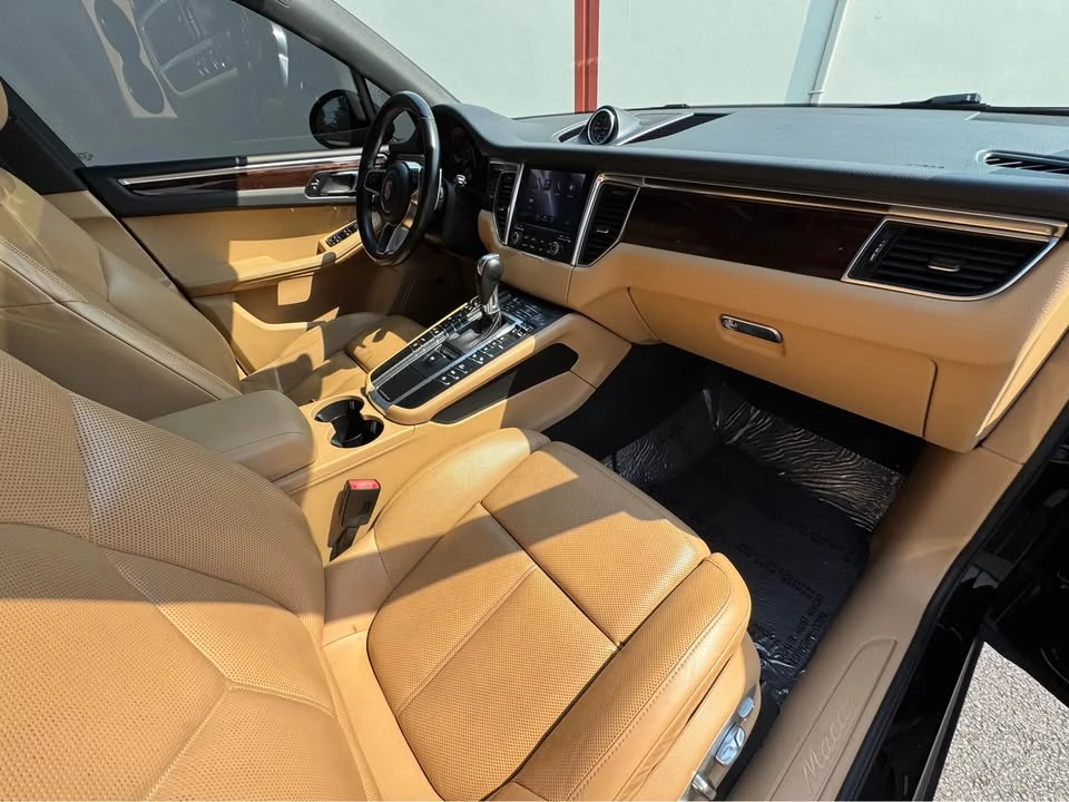 2017 Porsche Macan - Image 14 of 20