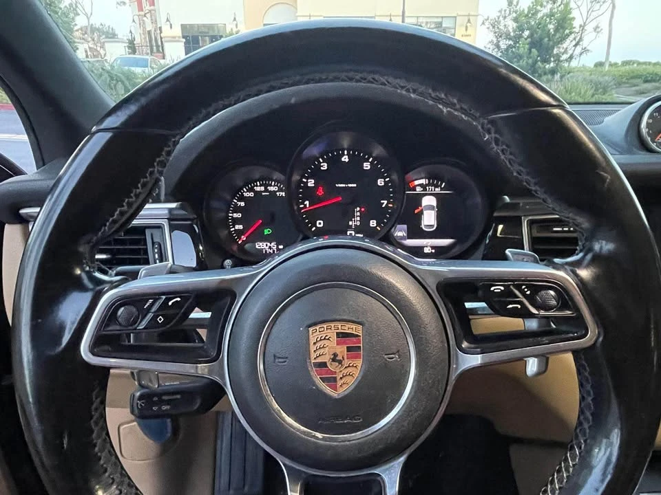 2017 Porsche Macan - Image 7 of 14