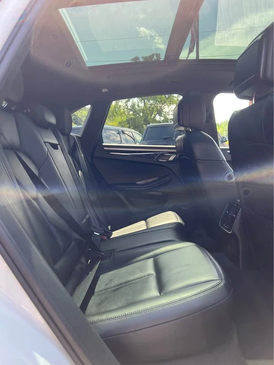 2017 Porsche Macan - Image 12 of 20