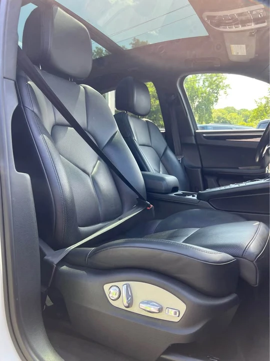 2017 Porsche Macan - Image 14 of 20