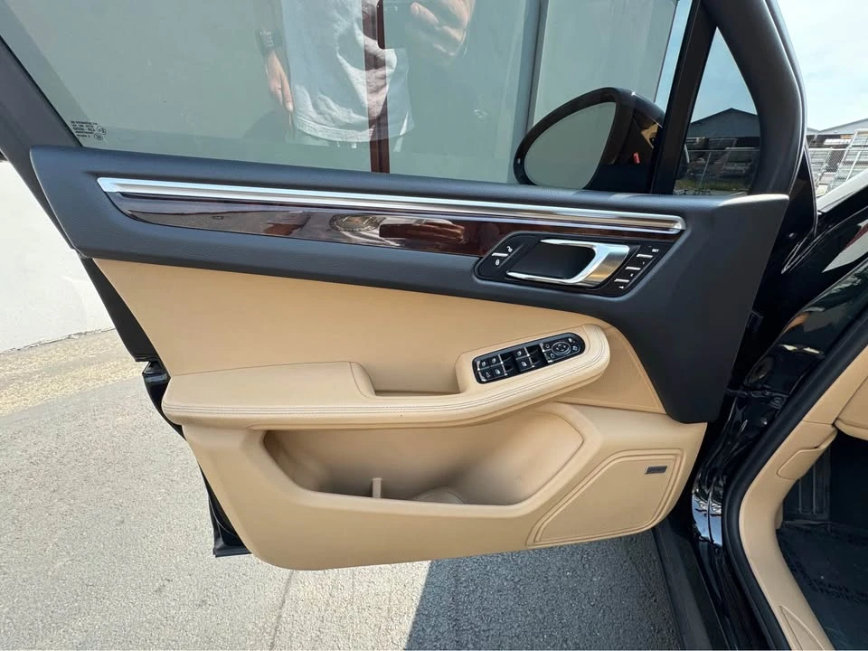 2017 Porsche Macan - Image 10 of 20