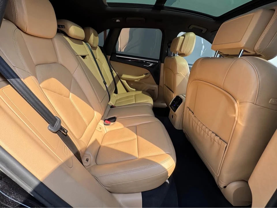 2017 Porsche Macan - Image 13 of 20