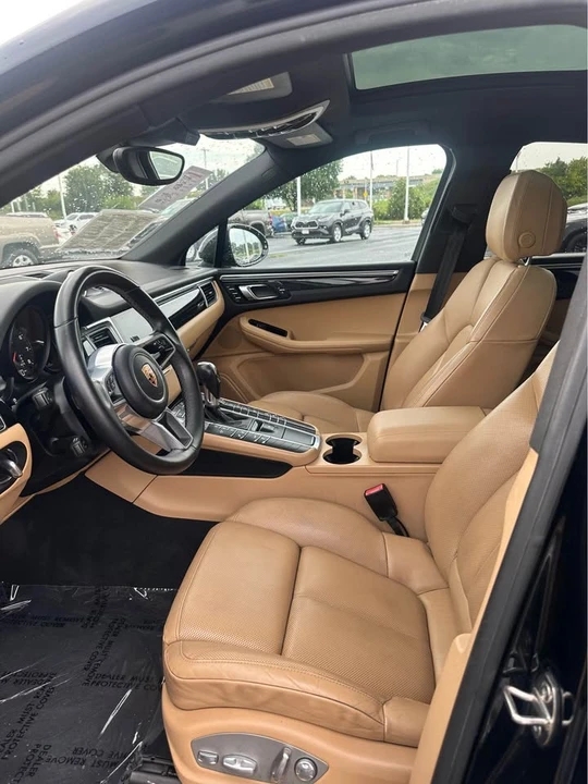 2017 Porsche Macan - Image 7 of 10