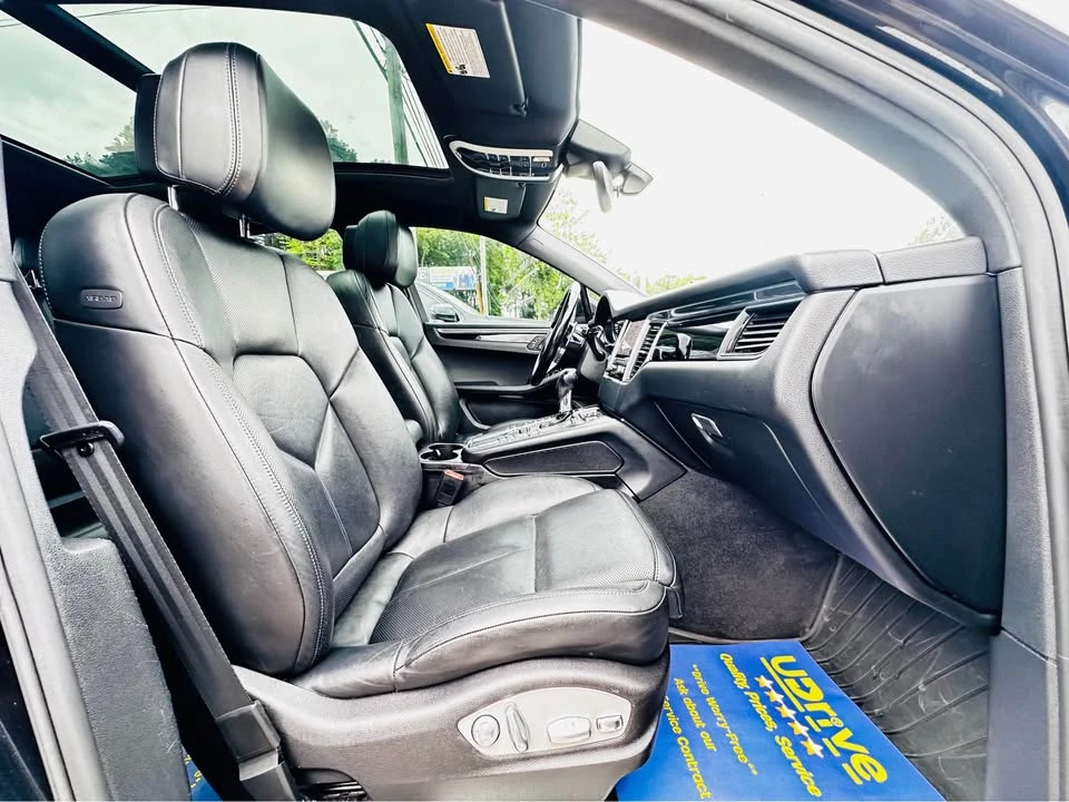 2017 Porsche Macan - Image 9 of 20