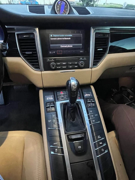 2017 Porsche Macan - Image 8 of 14