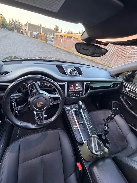 2017 Porsche Macan - Image 8 of 9