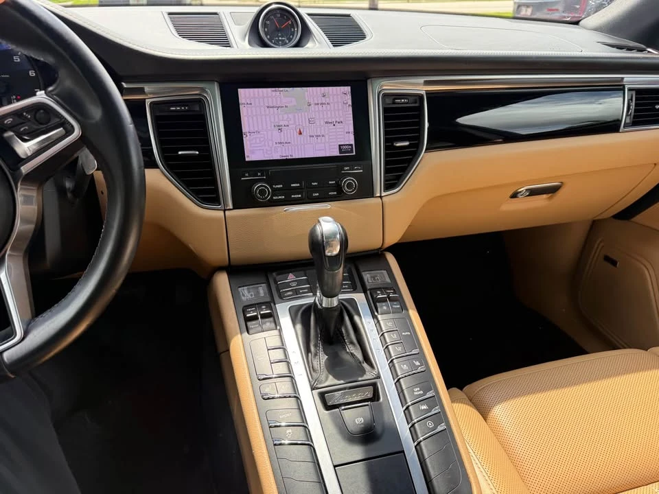 2017 Porsche Macan - Image 12 of 14
