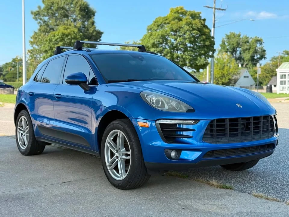 2017 Porsche Macan - Image 2 of 17