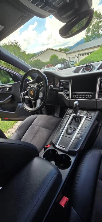 2017 Porsche Macan - Image 4 of 16