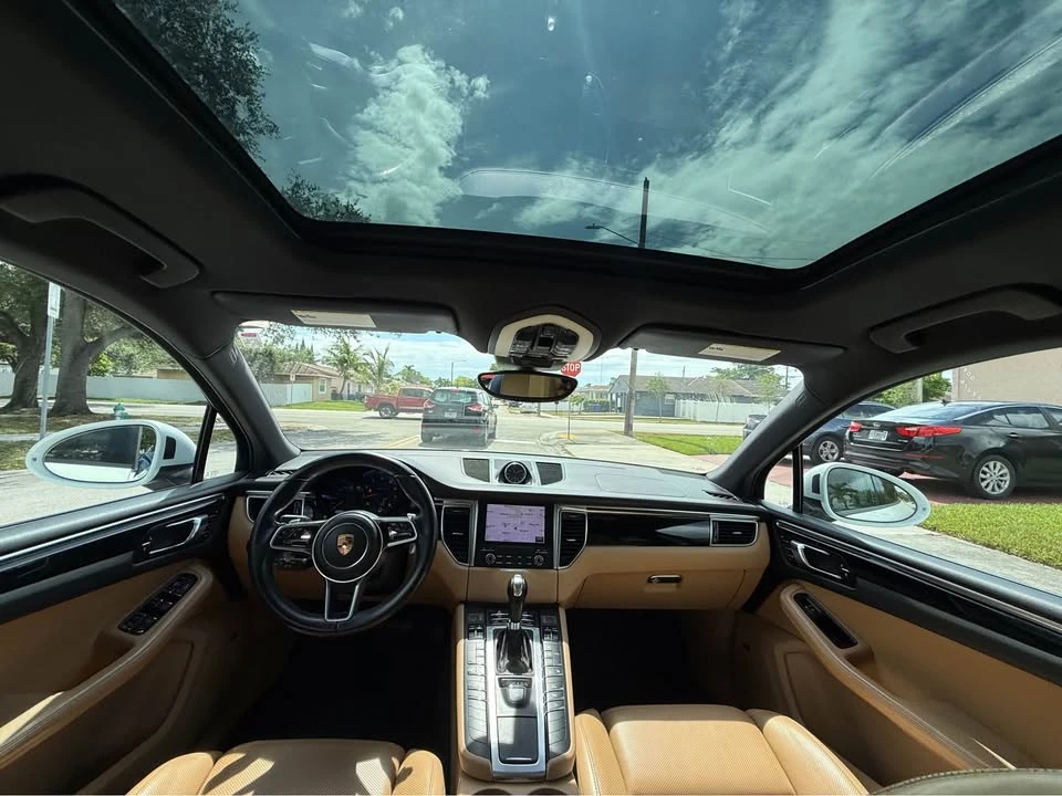 2017 Porsche Macan - Image 9 of 14
