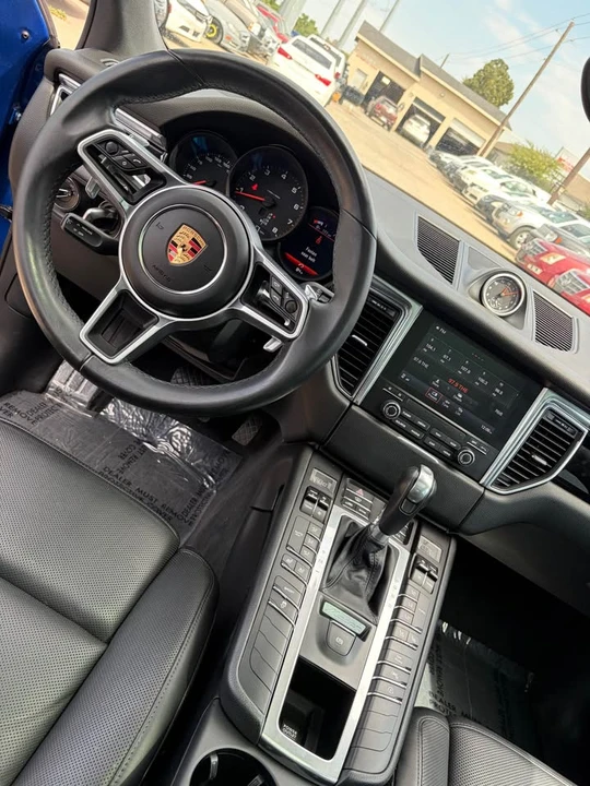 2017 Porsche Macan - Image 7 of 12