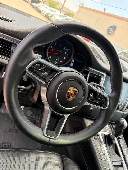 2017 Porsche Macan - Image 6 of 12