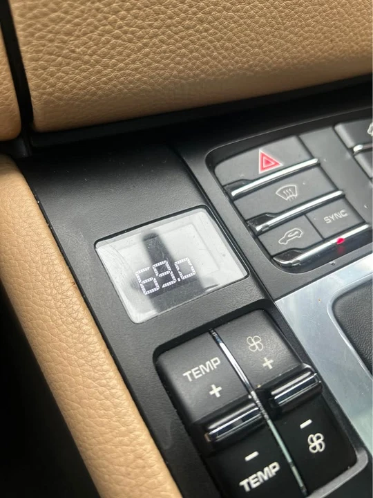 2017 Porsche Macan - Image 15 of 20
