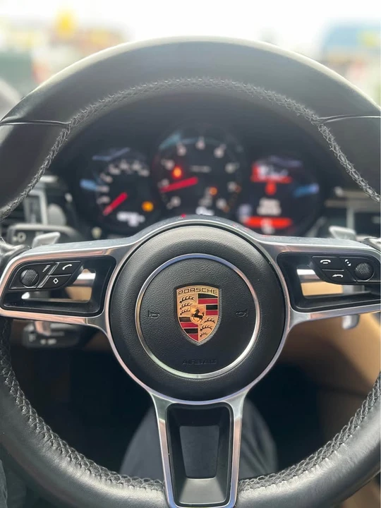 2017 Porsche Macan - Image 13 of 20