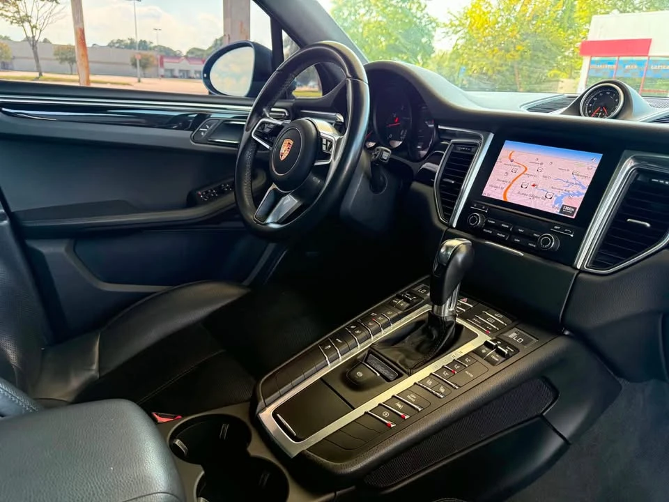 2017 Porsche Macan - Image 9 of 17